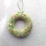羊毛とフェルトと刺繍の春のフラワーリース 