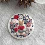 刺繍のブローチ バレンタイン