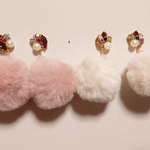 ビジューとファーのモコモコピアス イヤリング