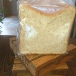 全粒粉の生クリーム食パン