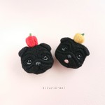 パプリカと黒パグさんのブローチ