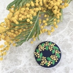 ミモザの刺繍ブローチ