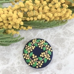 ミモザの刺繍ブローチ