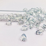 B56Rinn 15個しずく型ミニフラットドロップ チェコガラスビーズクリア月白　通し穴つきパーツ6*9mm