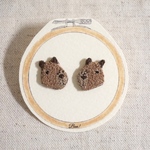 カピバラの手刺繍ピアス