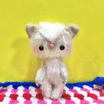 モヘア仕立ての手乗り白ネコちゃん♪
