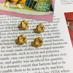 7483 ドイツ ヴィンテージボタン 13mm×4個  お花　ゴールド