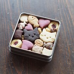 「ねこたちのLOVE♪チョコサンドクッキー缶」（Ｍ）