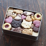 「ねこたちのLOVE♪チョコサンドクッキー缶」（Ｌ）