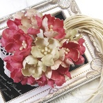 【送料無料】ピンクの小花のコサージュ　卒業式　入学式　結婚式　アートフラワー　布花　染花　造花