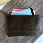 レザーポーチ　シンプルな濃いカーキ色の革　通帳入れなどに 