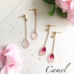 桜の花びらロングピアス／イヤリング