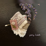 お花の刺繍とレースリボンのポニーフック* 春の庭を想って