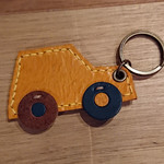 レザー　キーホルダー　CAR