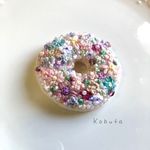 パステル色のお花のリース　刺繍ブローチ