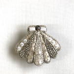ビーズ刺繍ブローチ 真珠貝
