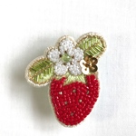 ビーズ刺繍ブローチ 苺