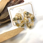 reo. flower accessory
