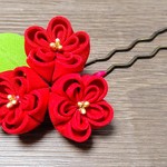 つまみ細工の髪飾り 簪･かんざし【赤･緑】