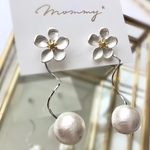シルバーフラワー×パール　大ぶりピアス/イヤリング