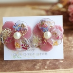 　くすみピンクのお花のピアス、イヤリング