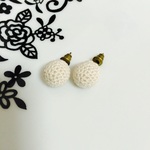 まんまるピアス（オフホワイト 生成り）
