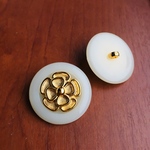 ■2つセット■30mm■ビンテージボタン (特大)　ホワイトフラワー　※ヘアゴム・ブローチに [319] 