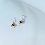 小さなビオラのピアス/イヤリング