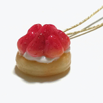 苺ぎっしりのパンケーキストラップ
