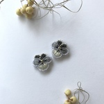 ビーズ刺繍　ビーズピアス　ビーズイヤリング　刺繍　刺しゅう　パンジー　ビオラ