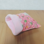 《ふわもこクッション寝袋》ベジタブル柄　ピンクS