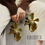 RUKIRIRIA #420  メタルゴールドフラワーピアス小  ピアスのみ     