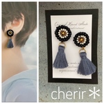 ビーズ刺繍とミニタッセルのピアス／イヤリング