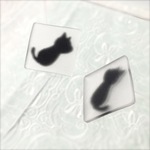 すりガラス風の猫シルエットピアス・イヤリング（四角）