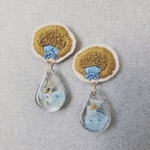 pale   brown×baby blue刺繍ピアス