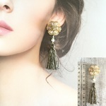 *再販*【送料無料】khaki ❤️ドロップビーズのフラワー＆タッセルの樹脂ポストピアス/ばね式イヤリング❤️