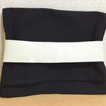 革とキャンバス頒布地のバイカラークラッチ