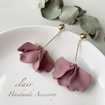 【clair】ピンクパープル 垂れ下がり 花びら フラワーピアス イヤリング