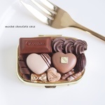 シックなモカハートチョコのピルケース
