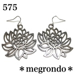 575.蓮華、蓮の花、ビッグロータス、睡蓮花のピアス、シルバー、個性的、大ぶり