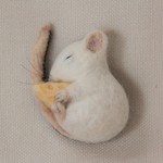 sei_gai_ha様オーダー品　ねむねむまんまるネズミブローチ