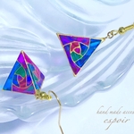 レジン ステンドグラス 三角 ピアス/イヤリング