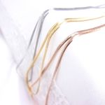 ＊選べる３カラー＊華奢 1.5㎜ 人気スネークチェーン  ネックレス サビないステンレス素材 レディース〈1本価格〉 