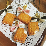 クリームサンドビスケットのストラップ