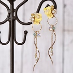 春の菜の花、2wayスワロフスキーbijou揺れるらせん、ピアス／イヤリング　(イエロー、揺れる、ゆらゆら)