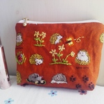 〈再販✴〉刺繍入りポーチ（はりねずみと仲間たち）**送料無料**