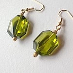 【green tea　抹茶 スワロフスキーのピアス】