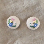春の刺繍ピアス 