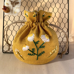 お花の手刺繍の丸巾着(イエロー系)