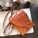 栃木レザーポシェットMiddleステッチCamel